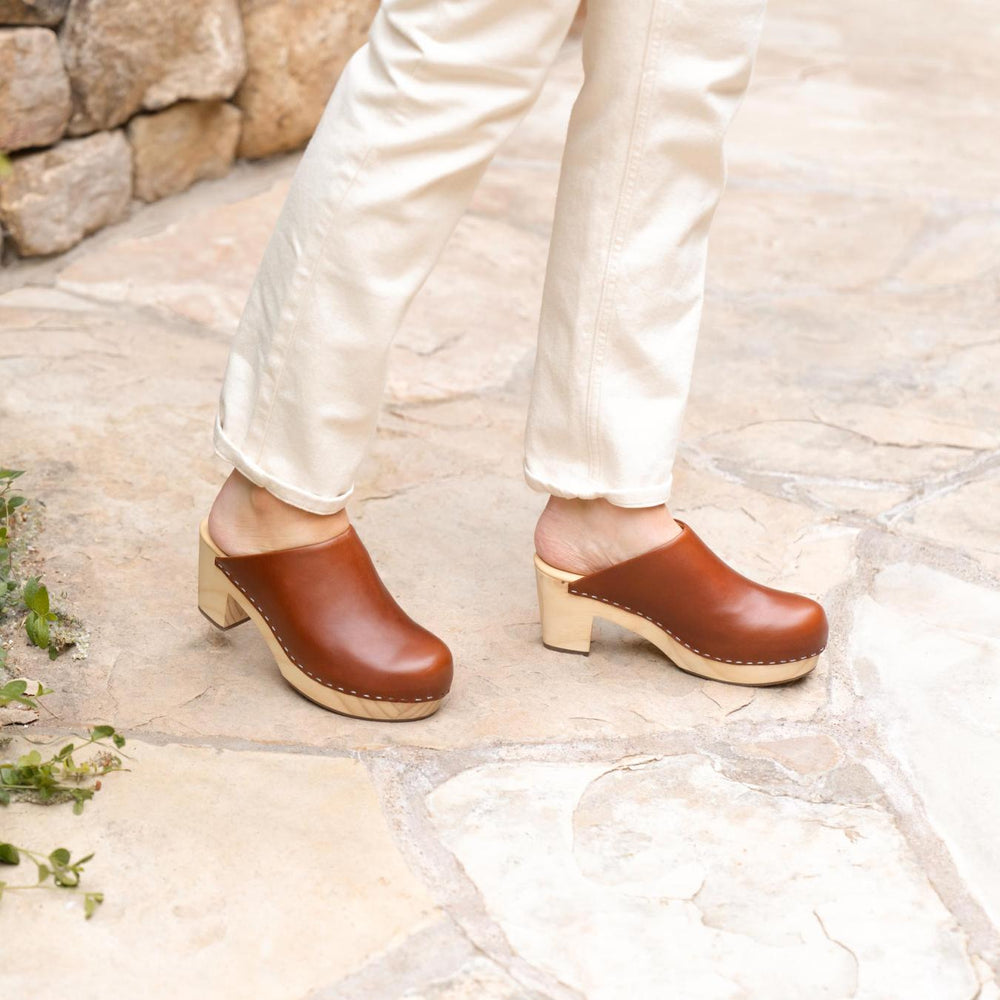 Nisolo All-Day Heeled Clog Brandy | Women Heels