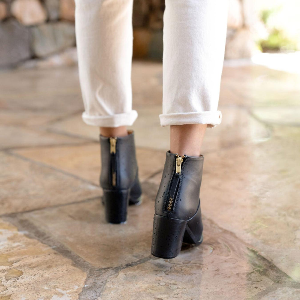 Nisolo Dari Commuter Boot Black/Black | Women Heels