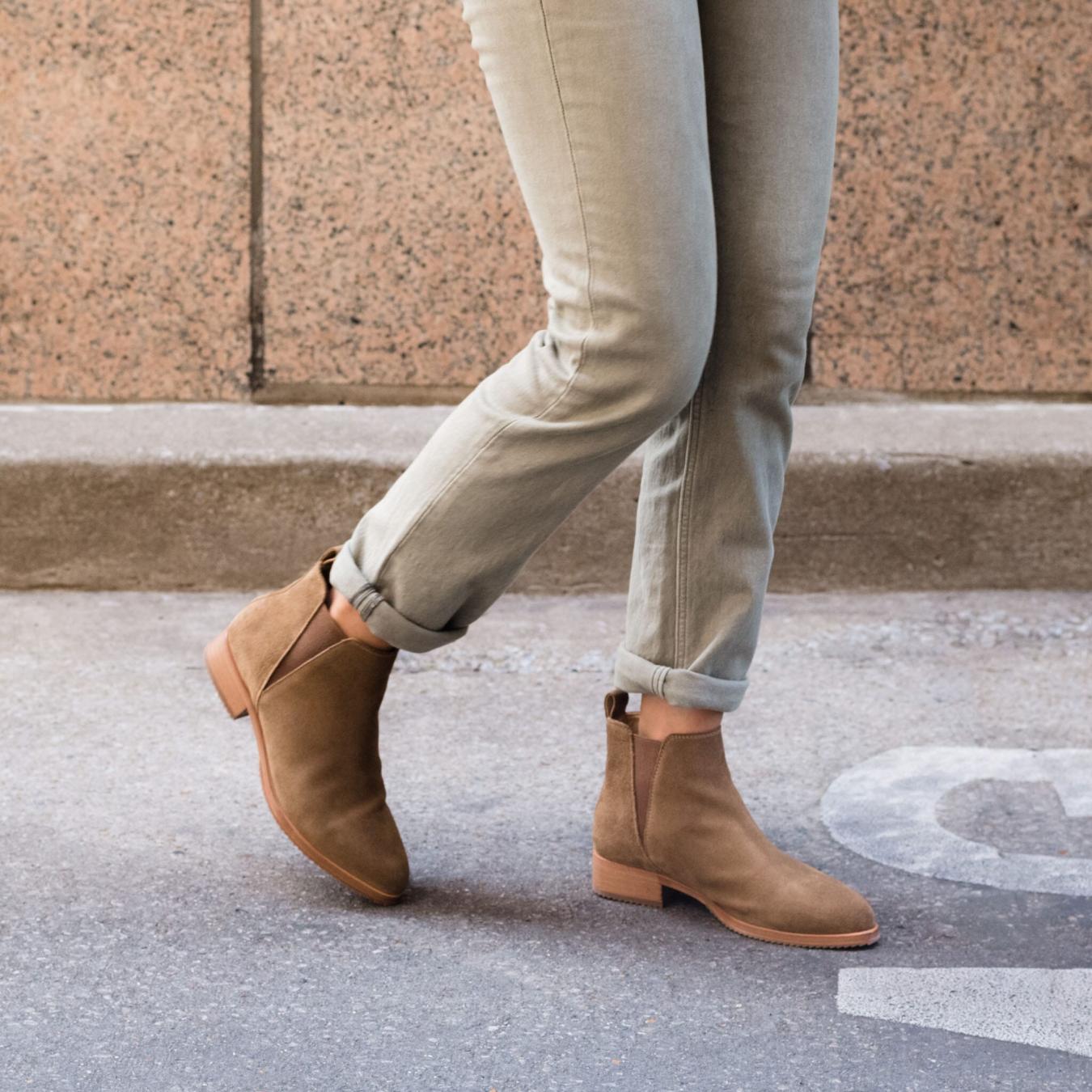 Nisolo Eva Everyday Chelsea Boot Taupe Suede | Women Boots