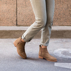 Nisolo Eva Everyday Chelsea Boot Taupe Suede | Women Boots