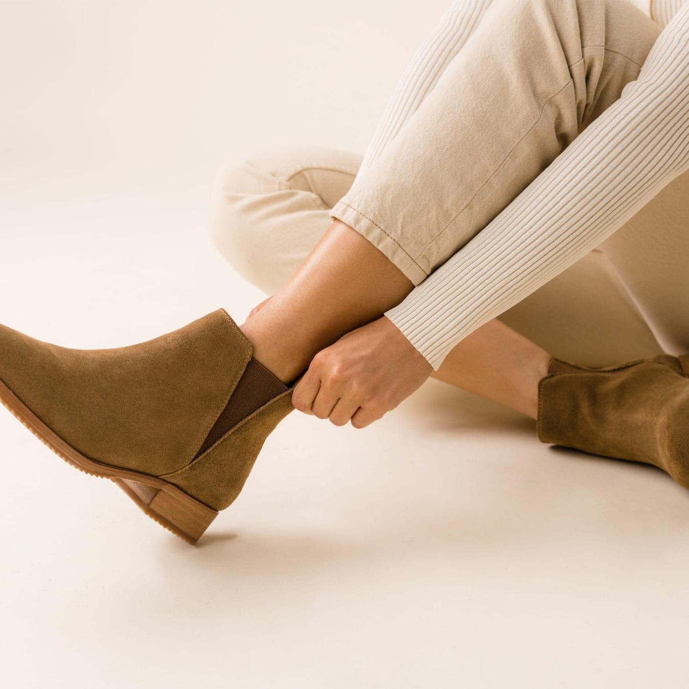 Nisolo Eva Everyday Chelsea Boot Taupe Suede | Women Boots
