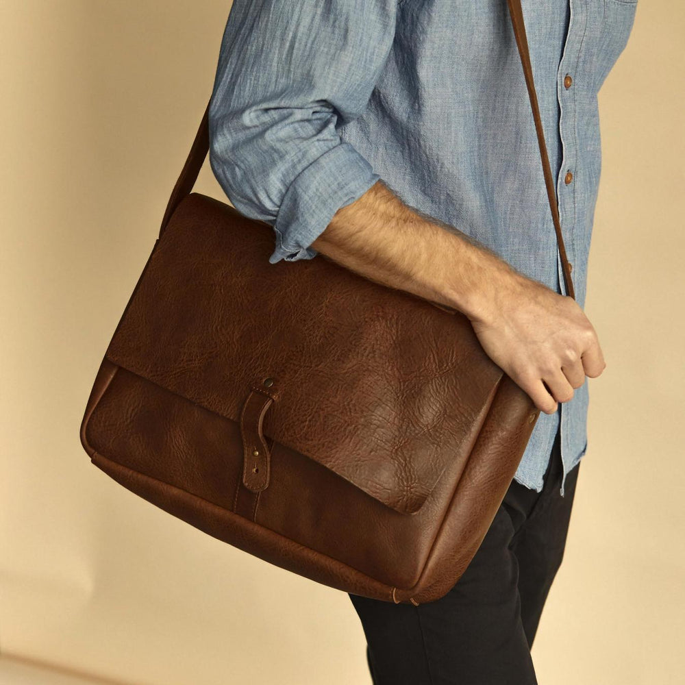 Nisolo Loreto Messenger Bag Chestnut | Men Bags &amp; Wallets
