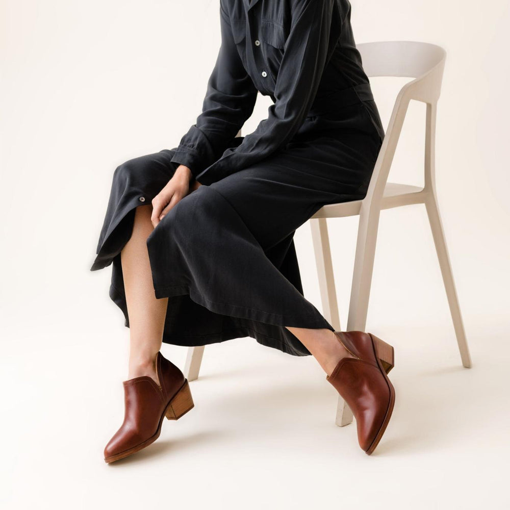 Nisolo Mia Everyday Ankle Bootie Auburn | Women Boots