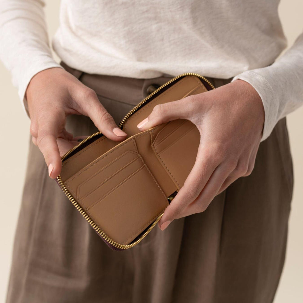 Nisolo Remi Zip Wallet Caramel | Women Bags &amp; Wallets