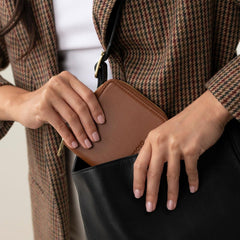 Nisolo Remi Zip Wallet Caramel | Women Bags &amp; Wallets